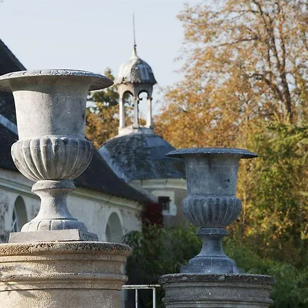 Le Domaine Des Lys Hotel 4*