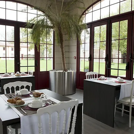 Le Domaine Des Lys Szálloda Ancenis
